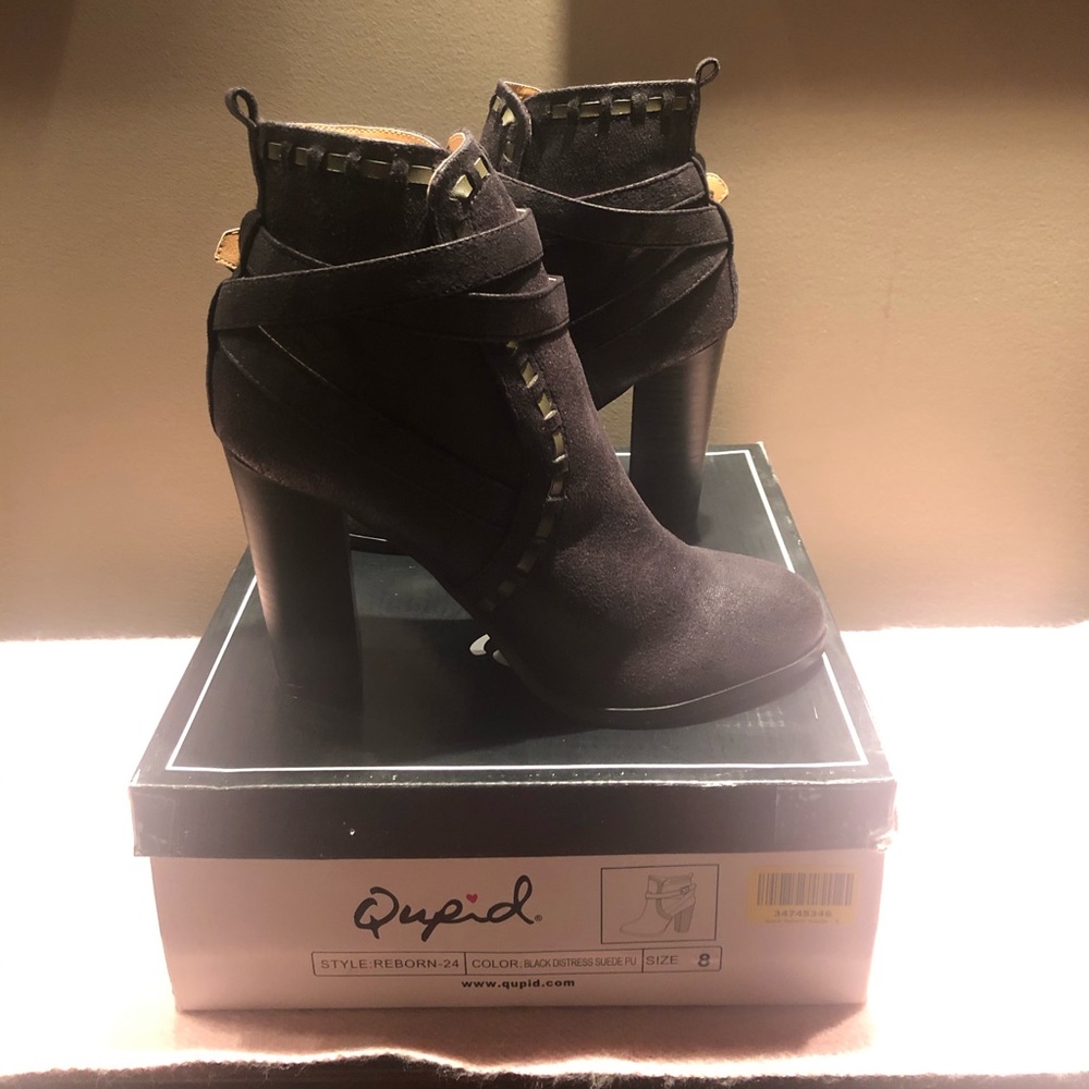 “NEW”  Black Distressed Suede Boots